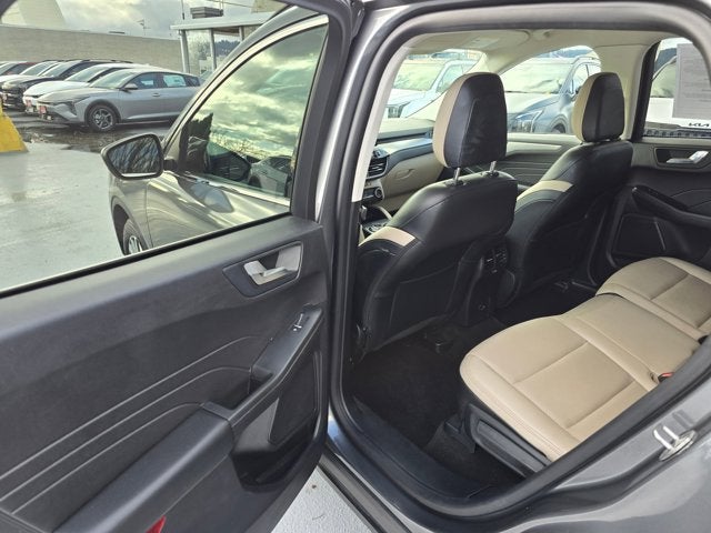 2022 Ford Escape Titanium Hybrid