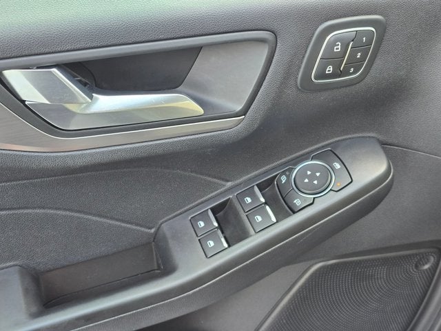 2022 Ford Escape Titanium Hybrid