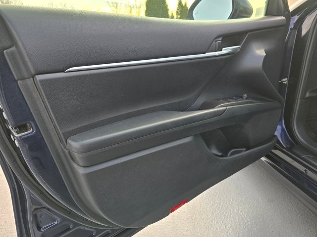 2022 Toyota Camry Hybrid SE