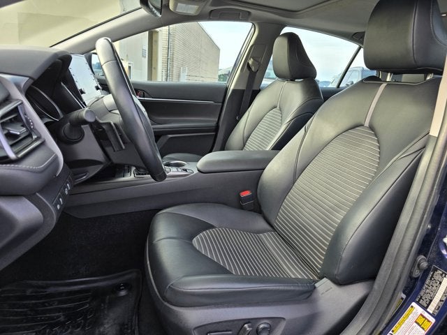 2022 Toyota Camry Hybrid SE