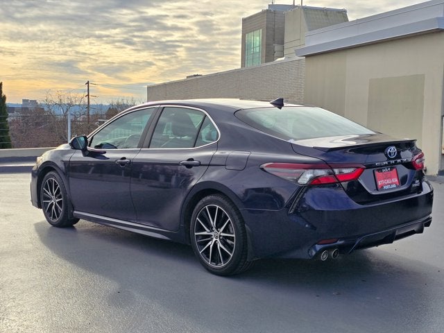 2022 Toyota Camry Hybrid SE
