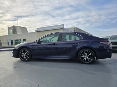 2022 Toyota Camry Hybrid SE