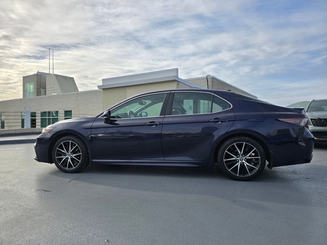 2022 Toyota Camry Hybrid SE