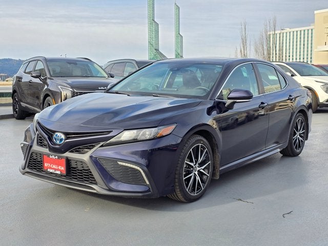 2022 Toyota Camry Hybrid SE