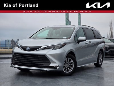 2024 Toyota Sienna XLE