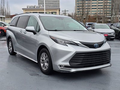 2024 Toyota Sienna XLE