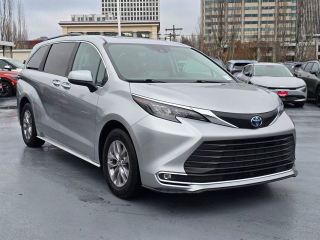 2024 Toyota Sienna XLE