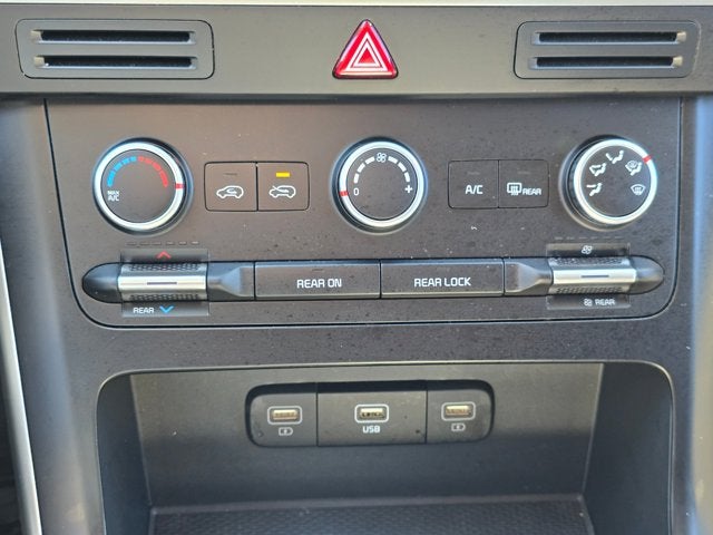 2024 Kia Carnival LX
