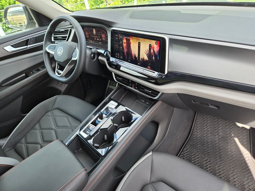 2024 Volkswagen Atlas 2.0T Peak Edition SEL
