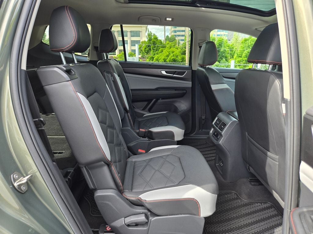 2024 Volkswagen Atlas 2.0T Peak Edition SEL