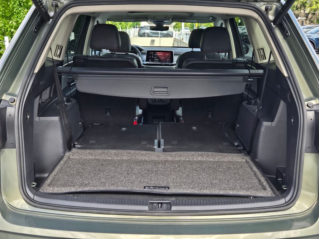 2024 Volkswagen Atlas 2.0T Peak Edition SEL