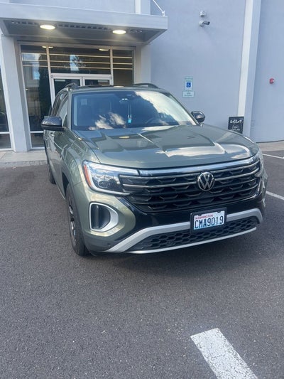 2024 Volkswagen Atlas 2.0T Peak Edition SEL