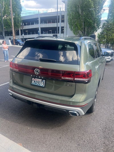2024 Volkswagen Atlas 2.0T Peak Edition SEL