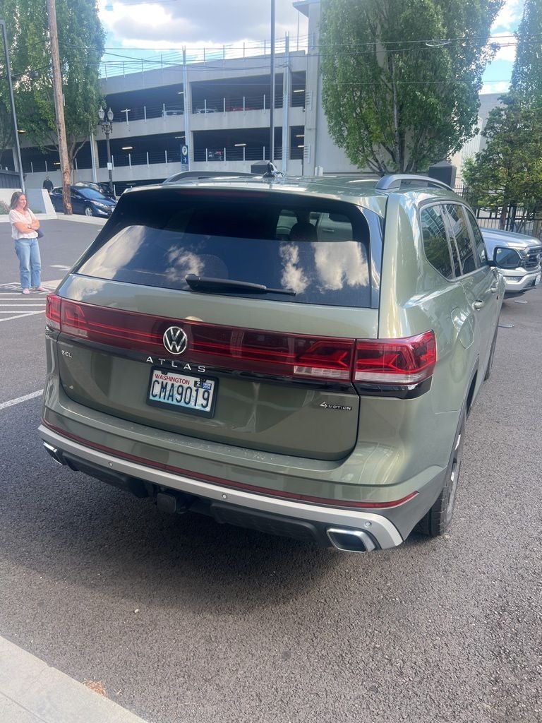2024 Volkswagen Atlas 2.0T Peak Edition SEL
