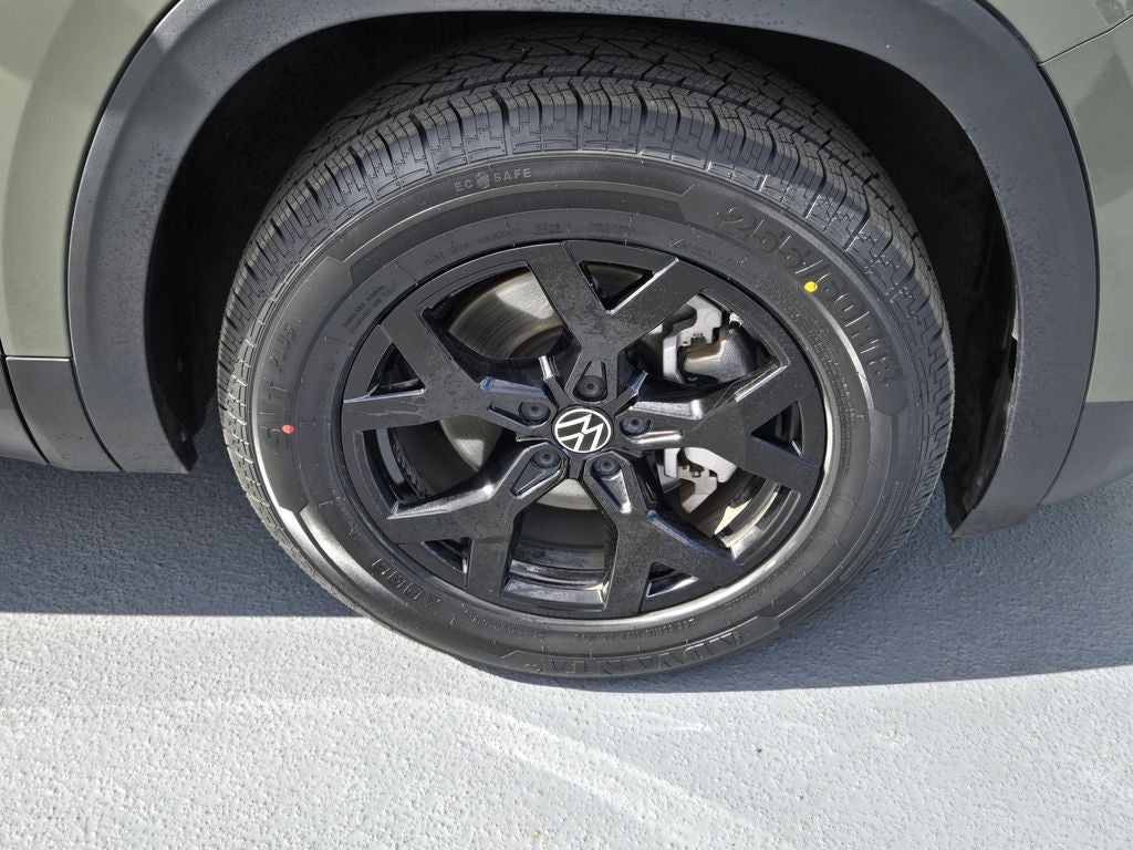 2024 Volkswagen Atlas 2.0T Peak Edition SEL
