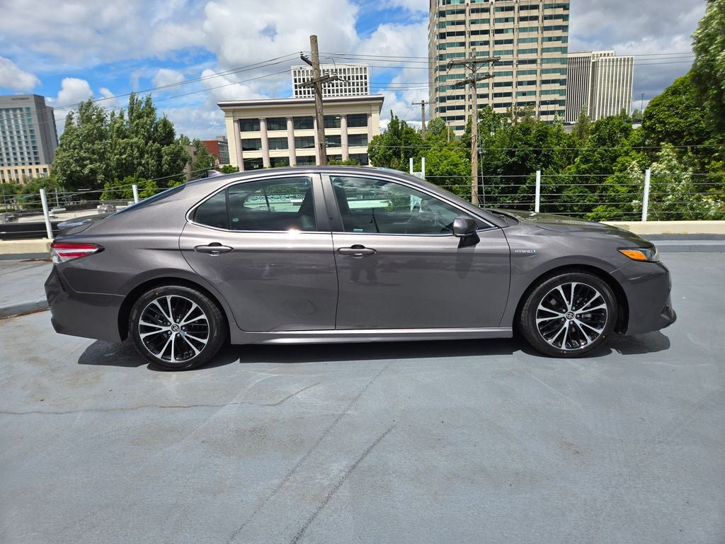 2020 Toyota Camry Hybrid SE