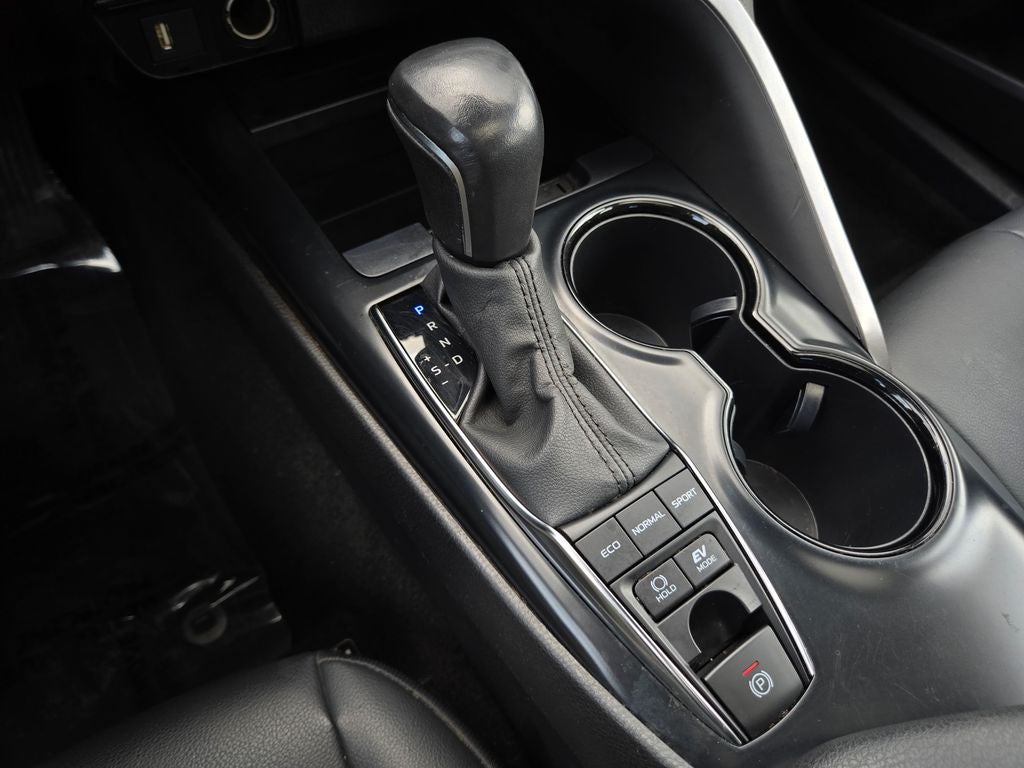 2020 Toyota Camry Hybrid SE