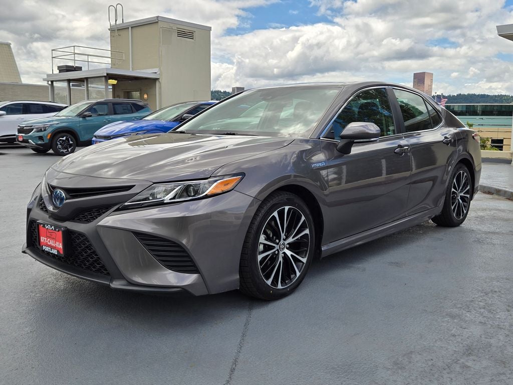 2020 Toyota Camry Hybrid SE