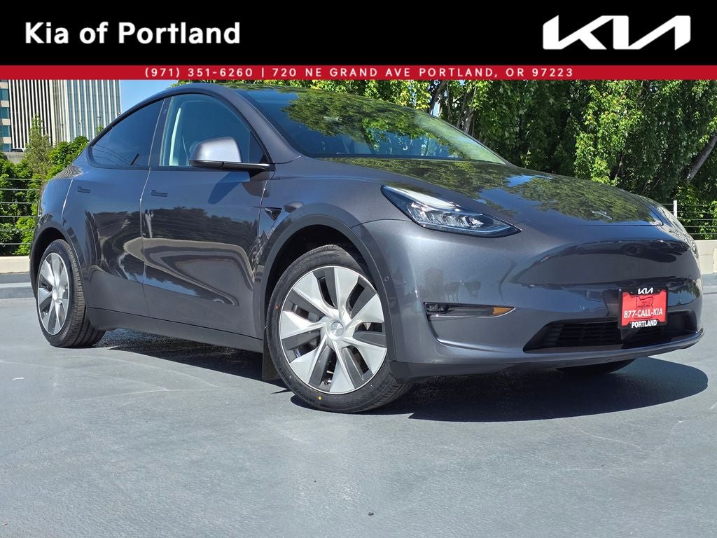 2022 Tesla Model Y Long Range Dual Motor All-Wheel Drive's photo