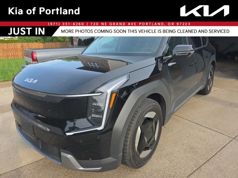 2024 Kia EV9 Light L/R's photo