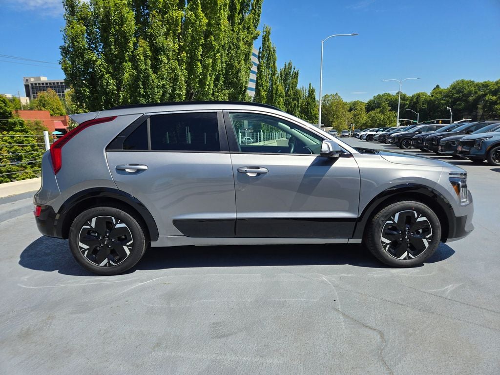 Used 2023 Kia Niro Wind with VIN KNDCR3L14P5039101 for sale in Portland, OR
