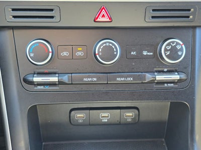 2024 Kia Carnival LX