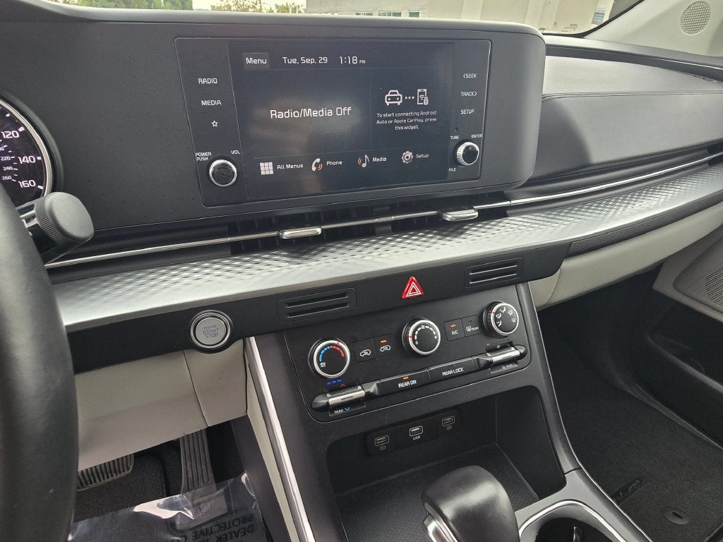 2024 Kia Carnival LX
