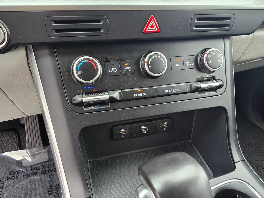 2024 Kia Carnival LX