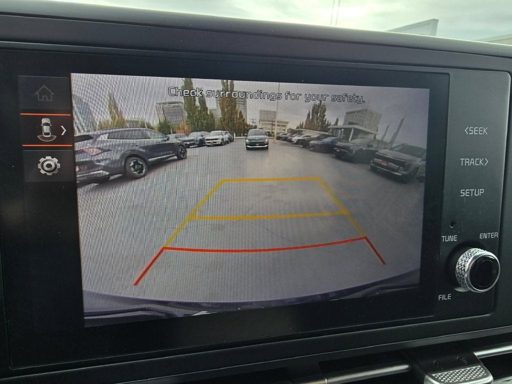 2024 Kia Carnival LX