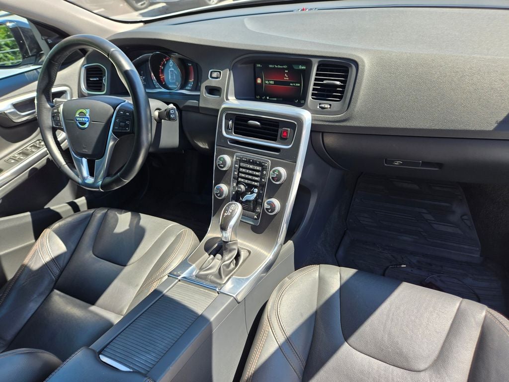 2016 Volvo V60 Cross Country T5