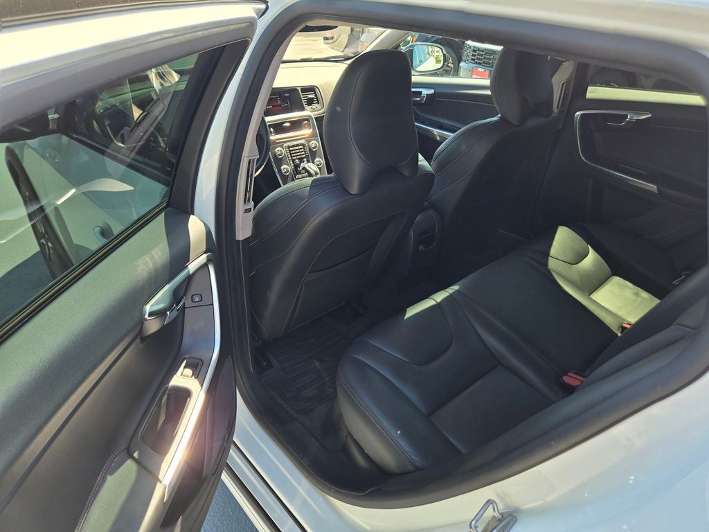 2016 Volvo V60 Cross Country T5