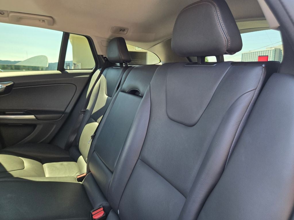 2016 Volvo V60 Cross Country T5