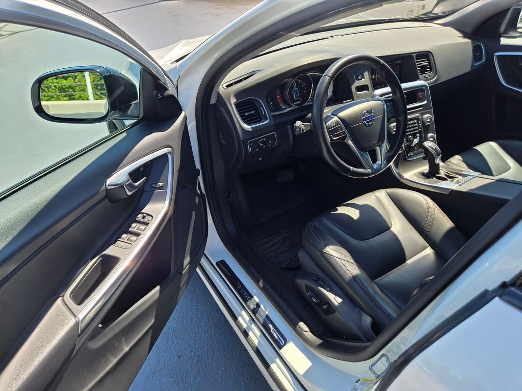2016 Volvo V60 Cross Country T5