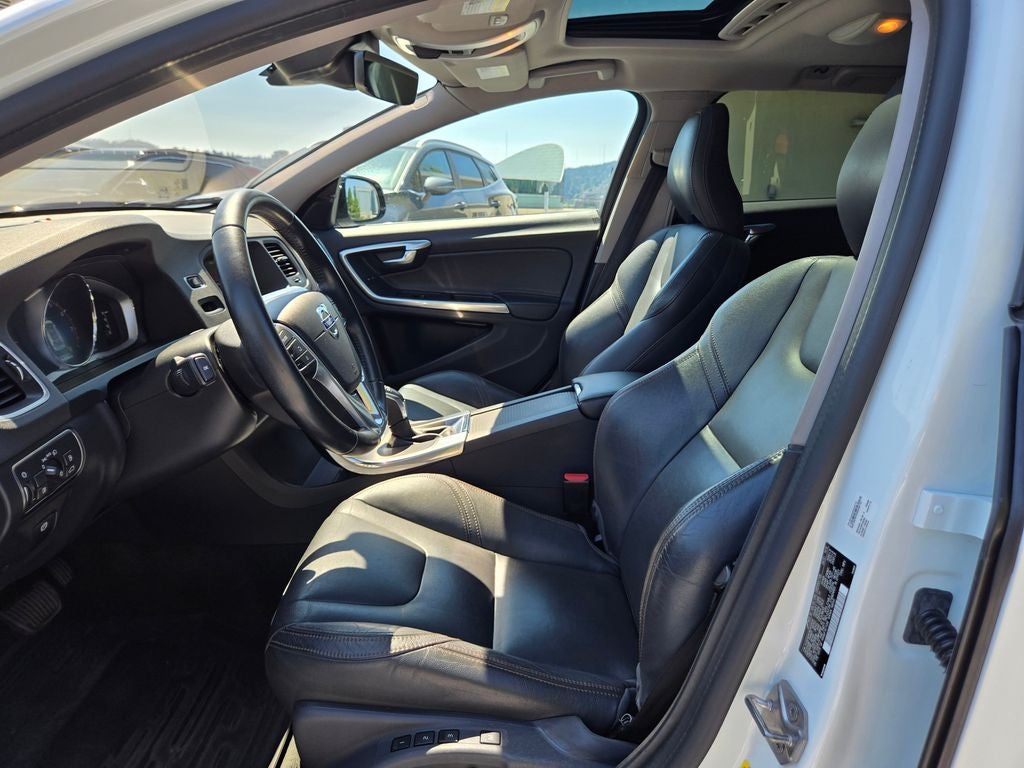 2016 Volvo V60 Cross Country T5