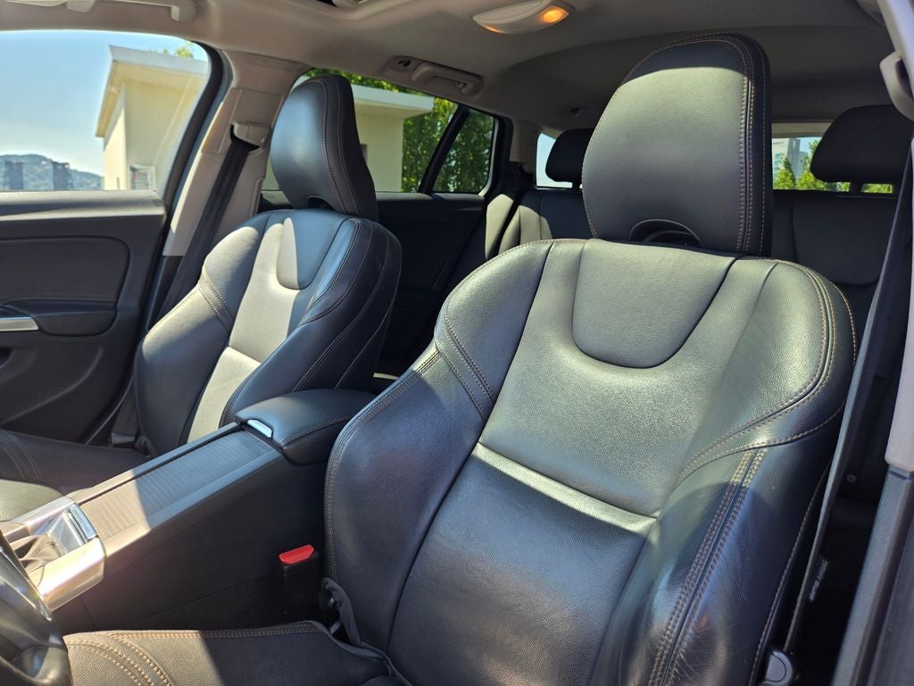 2016 Volvo V60 Cross Country T5