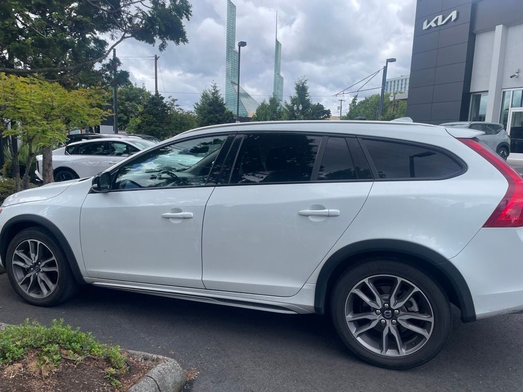 2016 Volvo V60 Cross Country T5