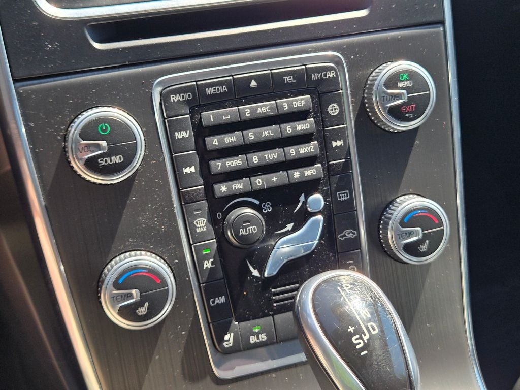 2016 Volvo V60 Cross Country T5