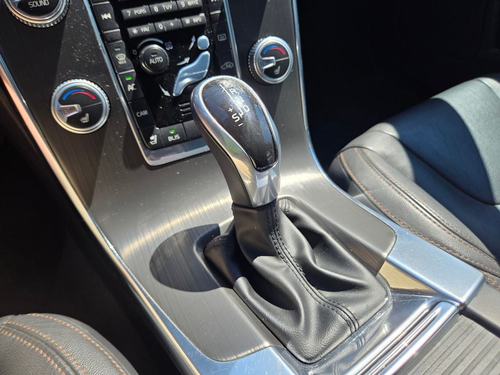2016 Volvo V60 Cross Country T5